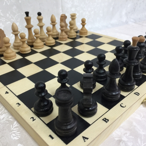 Шахматы малые буковые с дорожной деревянной доской "Классика" (290*145*40)